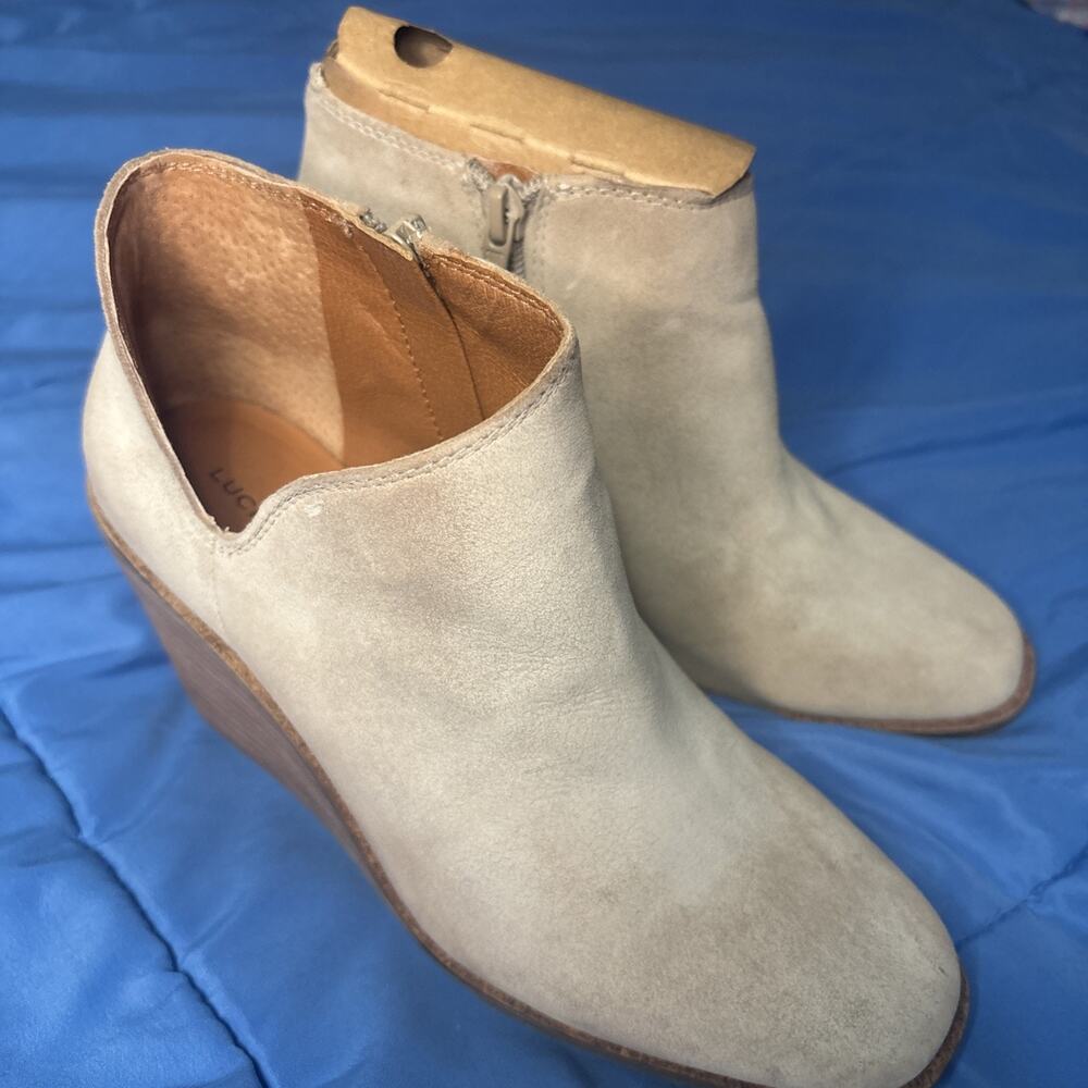 Lucky Size 6.5 Women's Beige Suede Wedge Heel Ankle Booties Zip Side